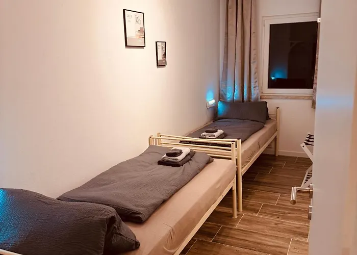 Felix Living 10, Monteurwohnung, 3 Zimmer, Getrennte Betten, Parkplatz Appartement *