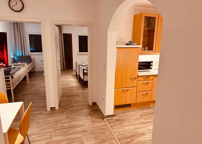 Felix Living 10, Monteurwohnung, 3 Zimmer, Getrennte Betten, Parkplatz *
